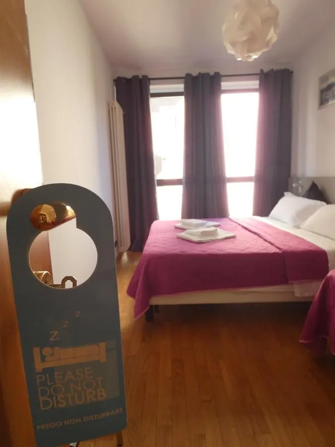 ** Pensionat Apartment Nido Stazione Bergamo Italien